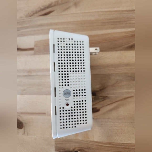 LINKSYS RE7000 WIFI Extender 2500 sq ft - Picture 4 of 5